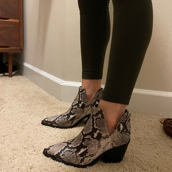 Vince Camuto Bibestie bootie! Never worn! - Picture 2 of 2